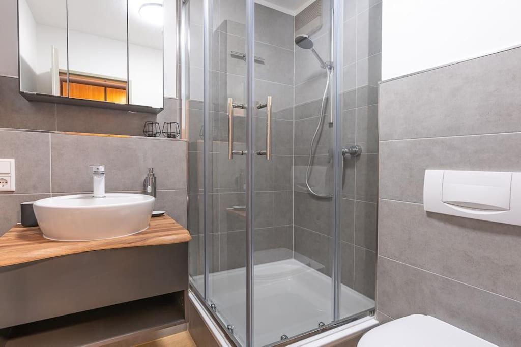 Golden Nugget Inkl Wlan, Parkplatz Apartment Detmold Exterior foto